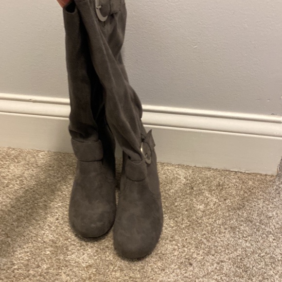 Aldo gray suede wedge boots. Size 7. - Picture 2 of 7